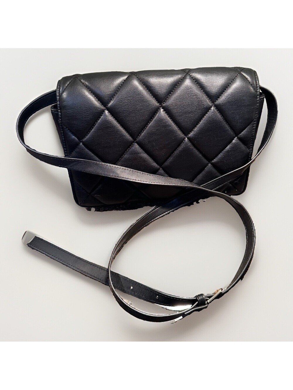H&M Black Quilted Crossbody Bag Flap Magnetic Closure Adjustable Strap Medium